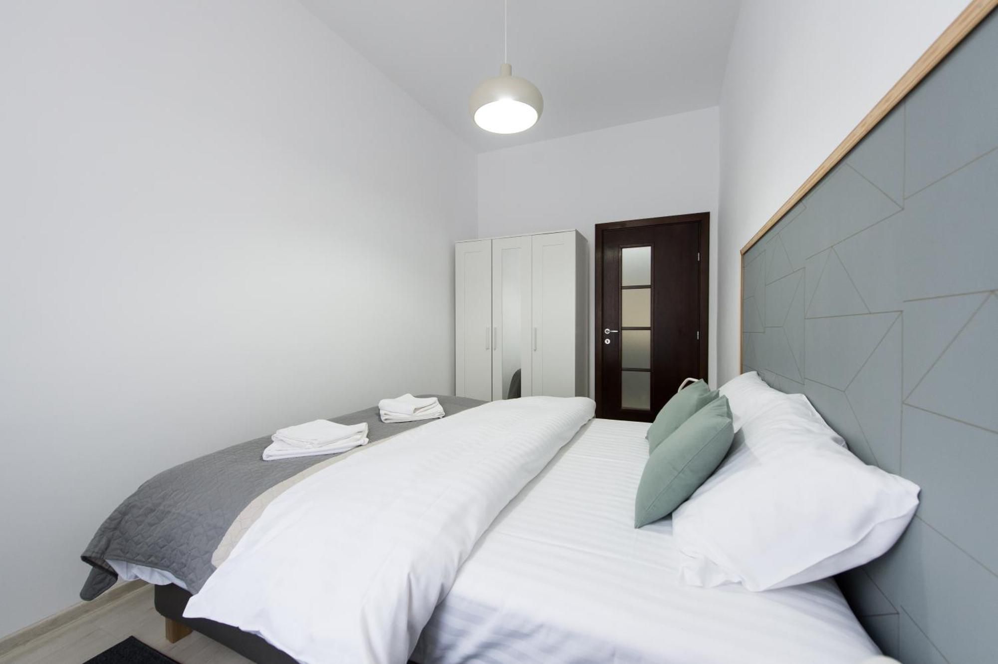 Appartamento Gorgeous Brasov Flat With Patio And Mountain Views Esterno foto
