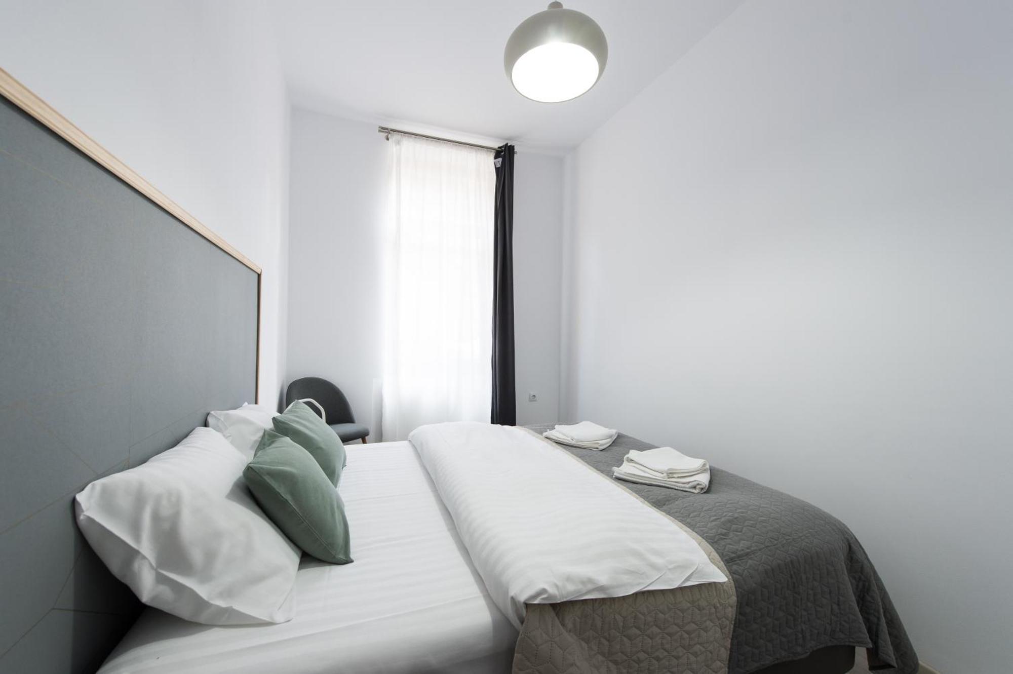 Appartamento Gorgeous Brasov Flat With Patio And Mountain Views Esterno foto