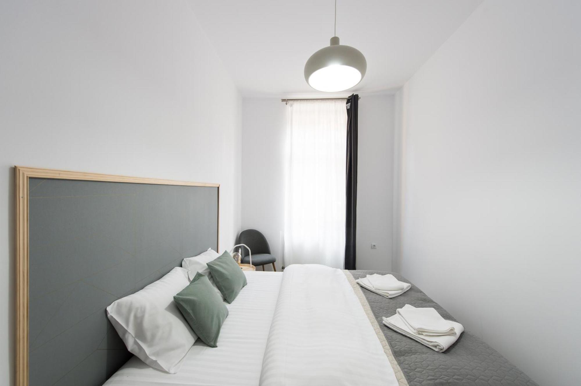 Appartamento Gorgeous Brasov Flat With Patio And Mountain Views Esterno foto