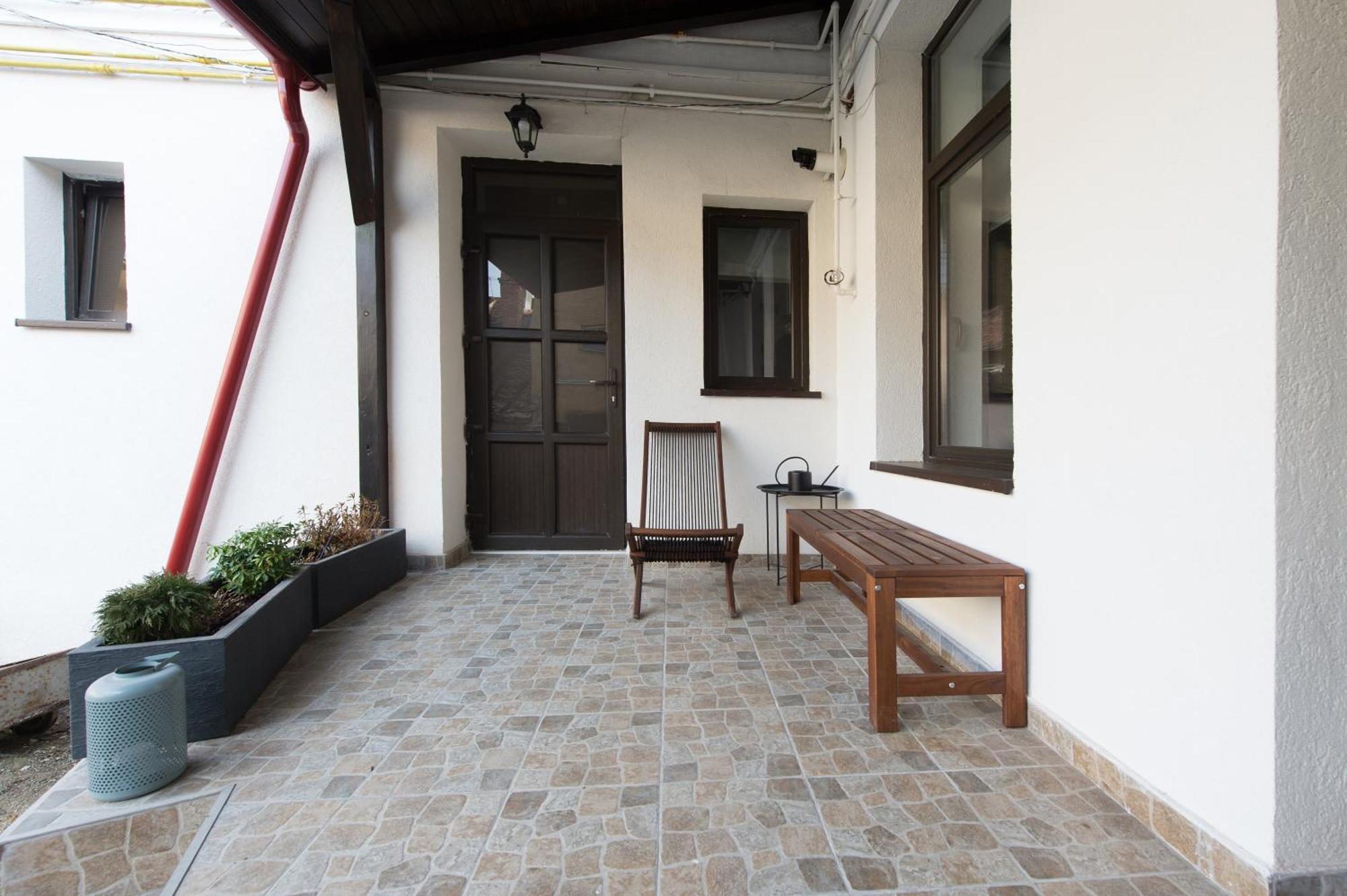 Appartamento Gorgeous Brasov Flat With Patio And Mountain Views Esterno foto