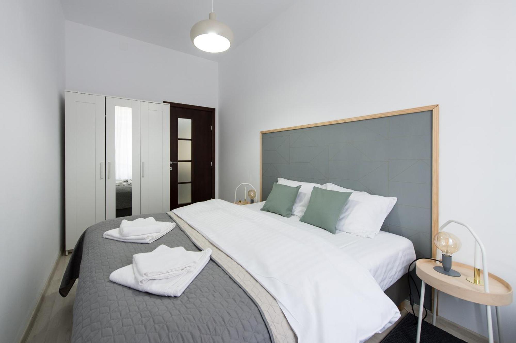 Appartamento Gorgeous Brasov Flat With Patio And Mountain Views Esterno foto