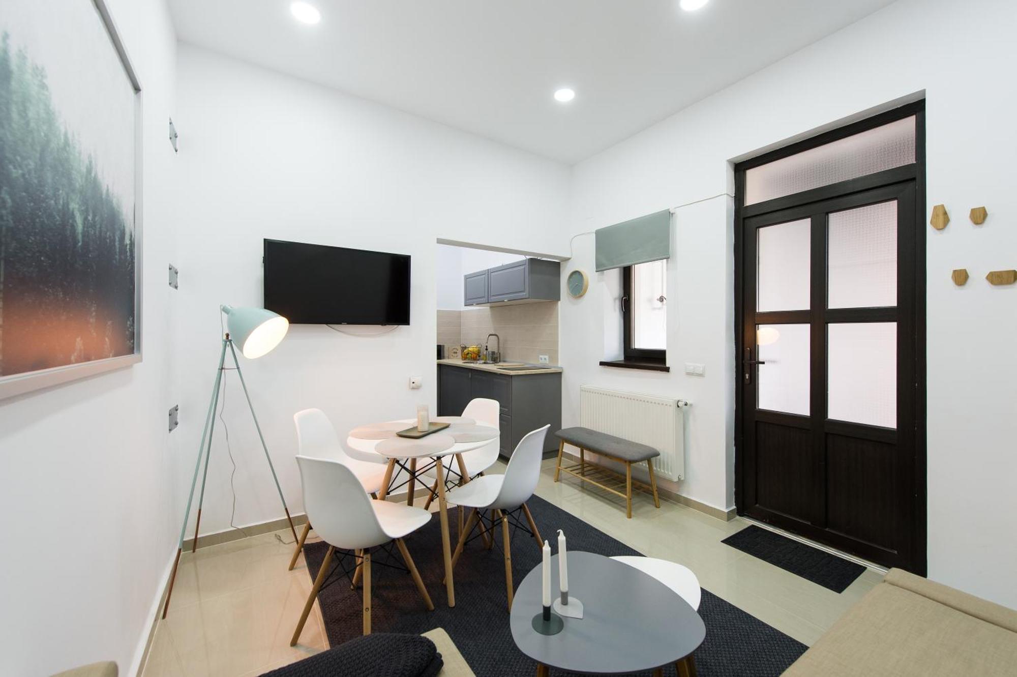 Appartamento Gorgeous Brasov Flat With Patio And Mountain Views Esterno foto