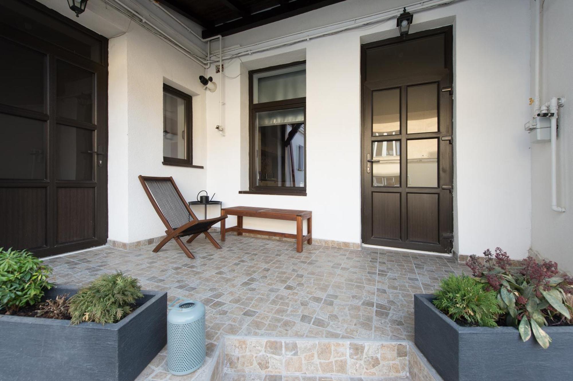 Appartamento Gorgeous Brasov Flat With Patio And Mountain Views Esterno foto