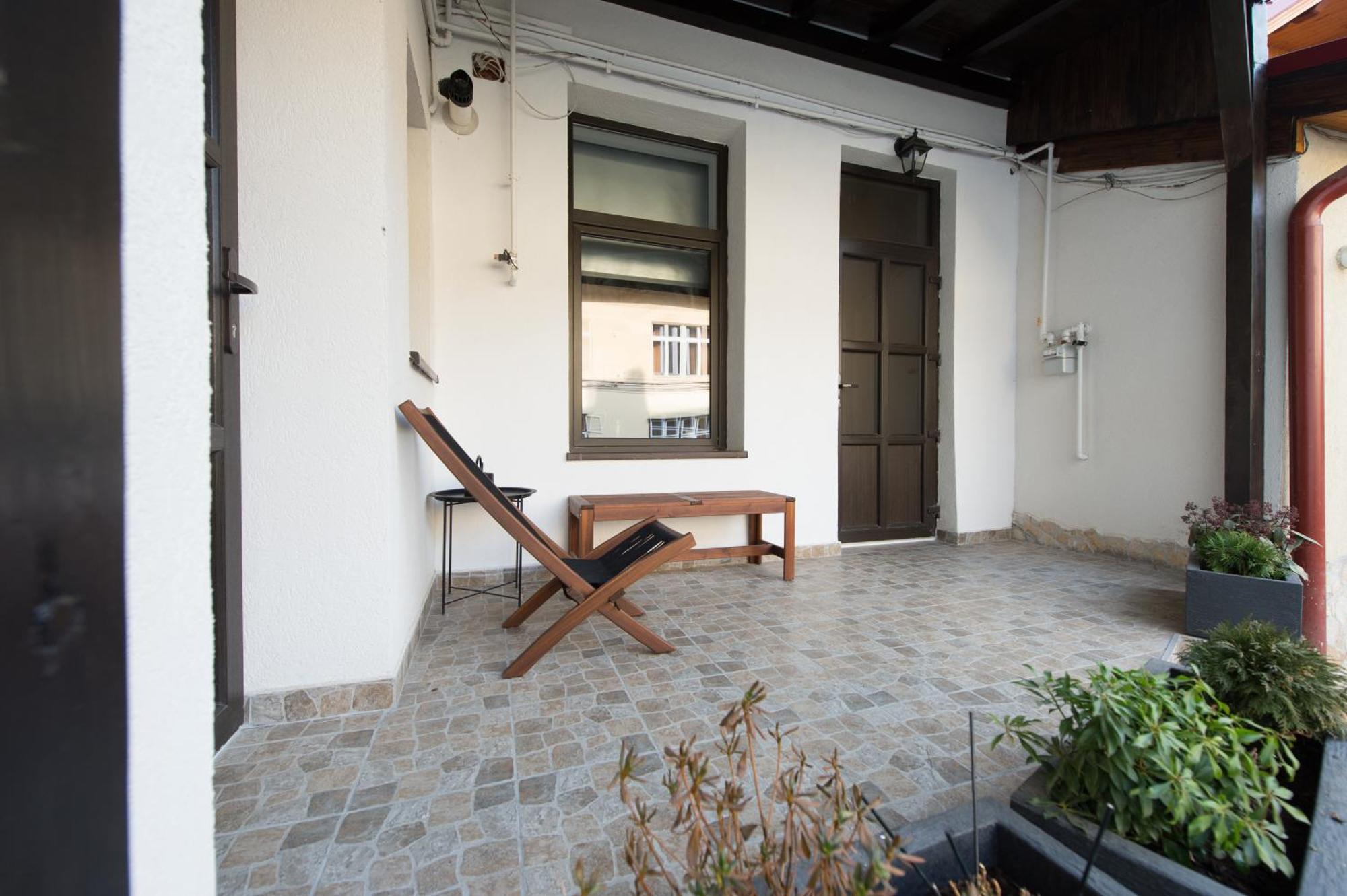 Appartamento Gorgeous Brasov Flat With Patio And Mountain Views Esterno foto
