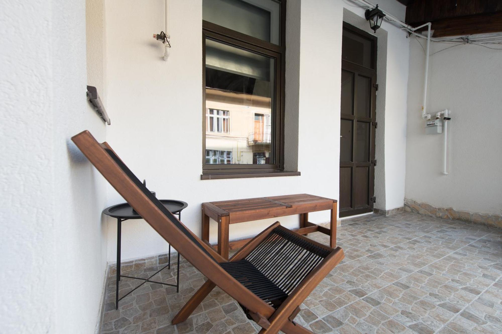 Appartamento Gorgeous Brasov Flat With Patio And Mountain Views Esterno foto