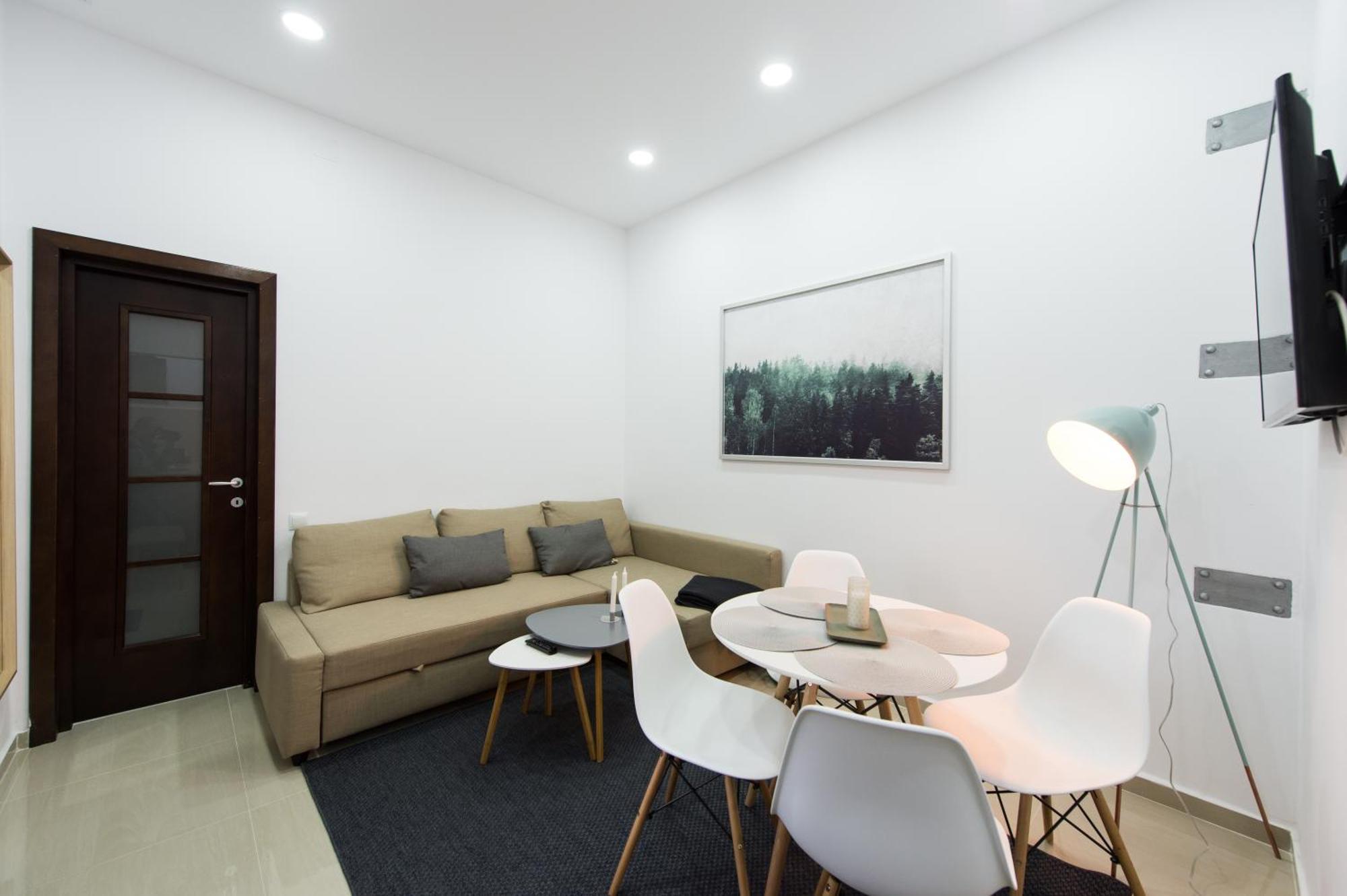 Appartamento Gorgeous Brasov Flat With Patio And Mountain Views Esterno foto