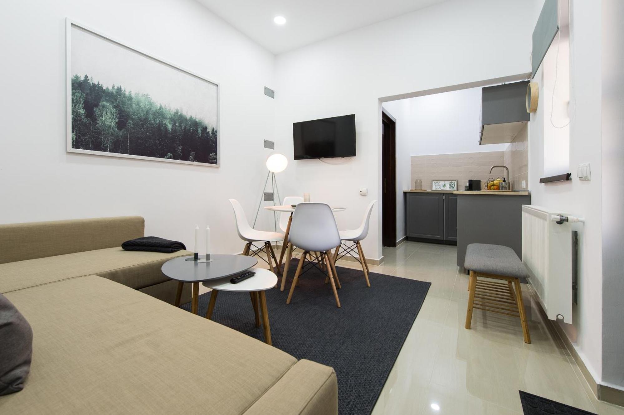 Appartamento Gorgeous Brasov Flat With Patio And Mountain Views Esterno foto