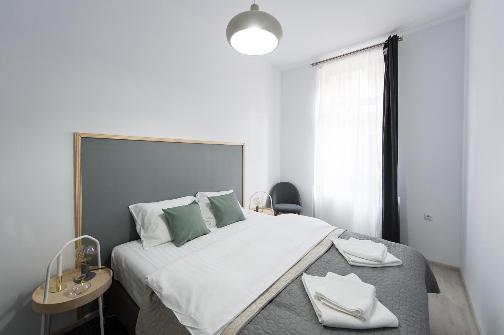 Appartamento Gorgeous Brasov Flat With Patio And Mountain Views Esterno foto