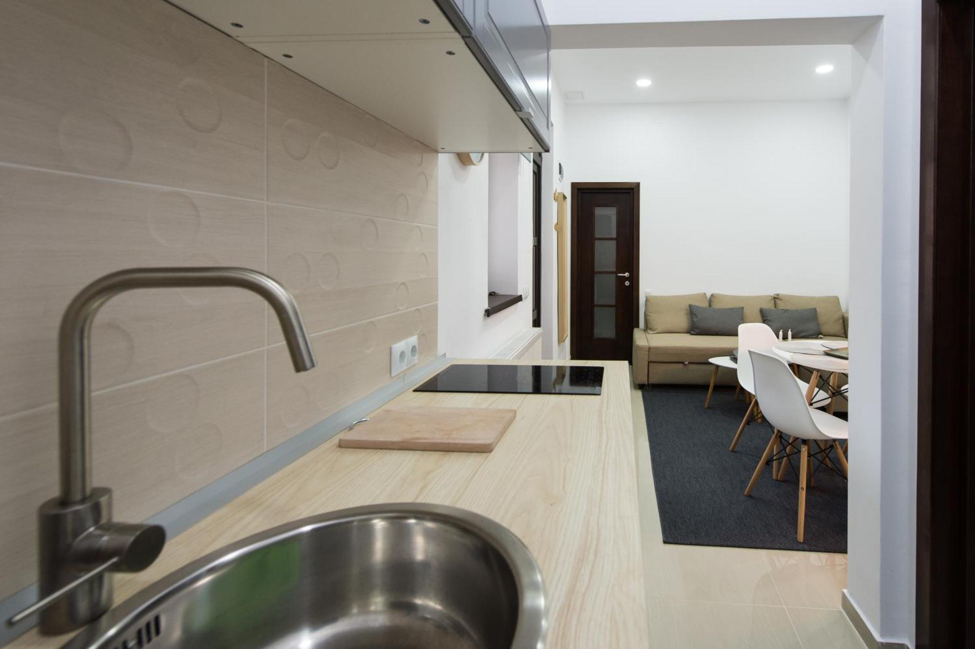 Appartamento Gorgeous Brasov Flat With Patio And Mountain Views Esterno foto